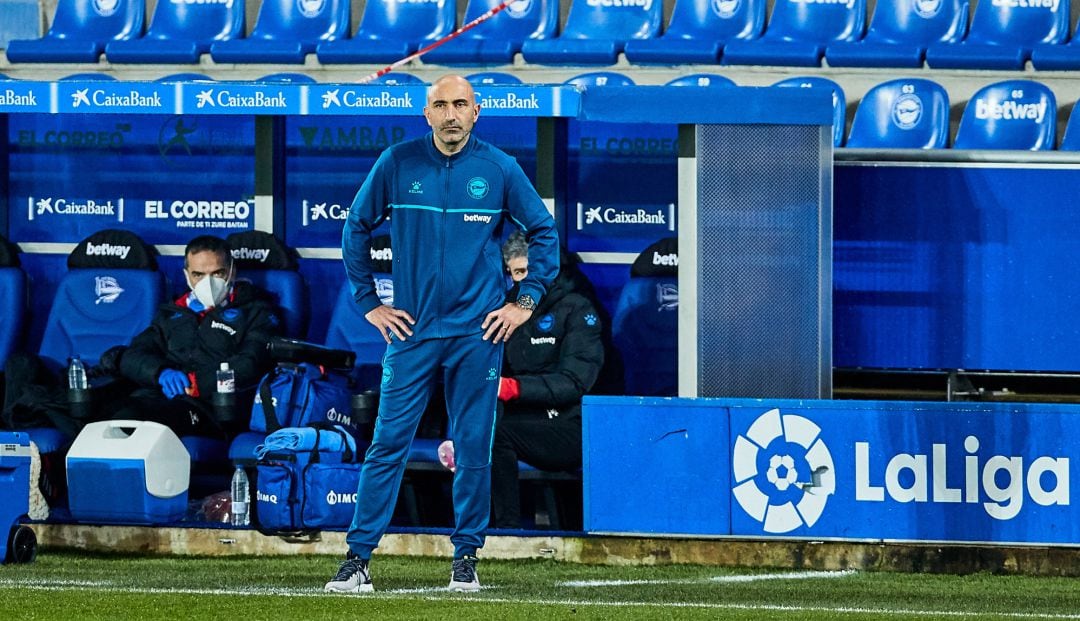 Abelardo, brazos en jarra, en el partido del sábado contra el Real Madrid.