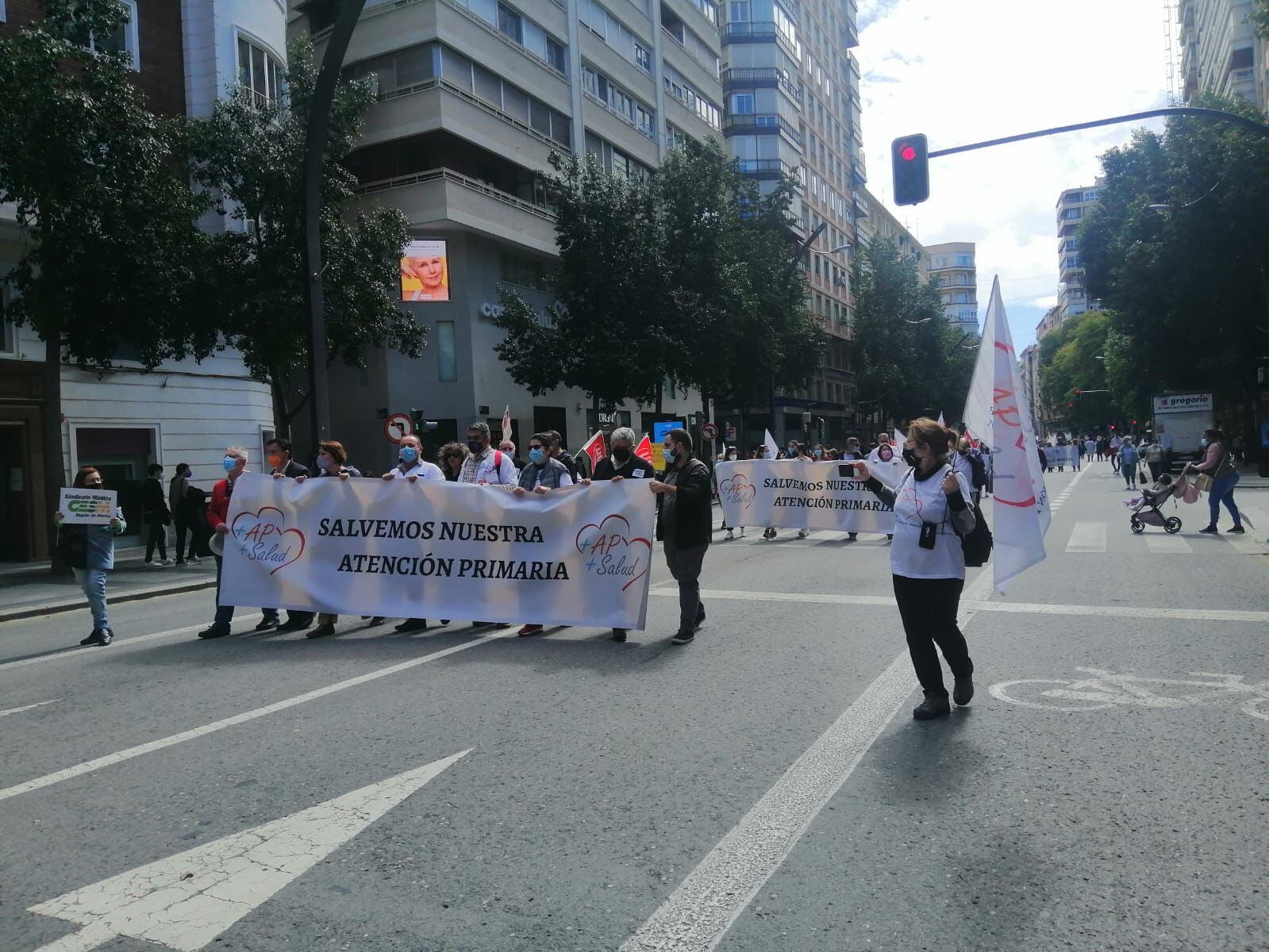 Manifestación de la Marea Blanca por las calles de Murcia en defensa de la Atención Primaria