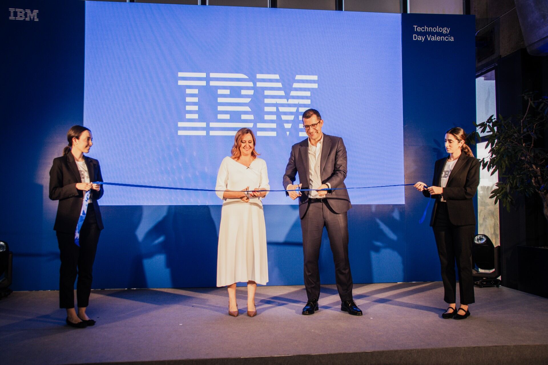 Inauguración del nuevo Digital Sales de IBM en València