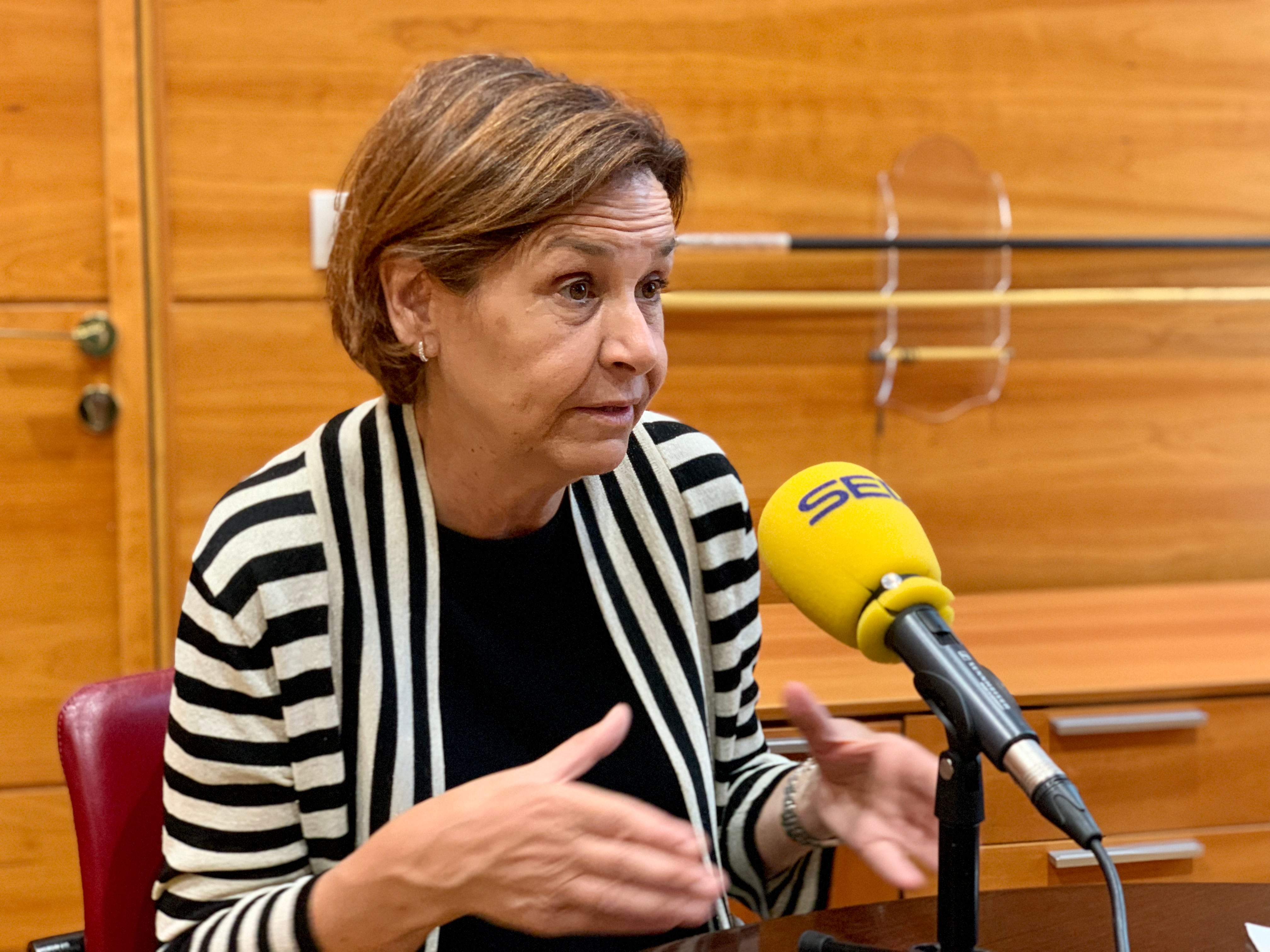 La alcaldesa de Gijón Carmen Moriyón durante una entrevista en la SER.