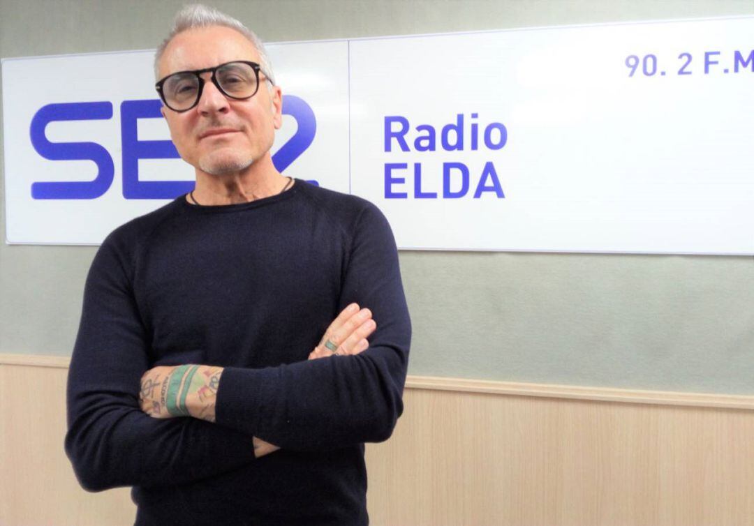 Navarro en una visita a Radio Elda Cadena SER