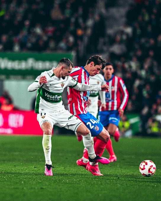 Un momento del Elche-Atlético de Copa disputado en el estadio Martínez Valero