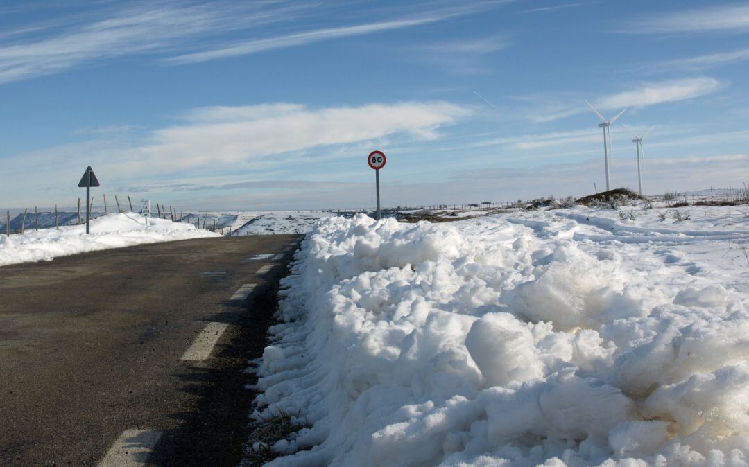 La nieve ha obligado este jueves a cerrar el puerto de Lunada.