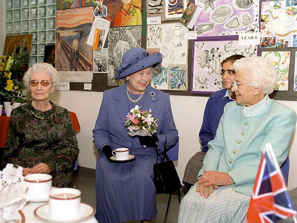 Para la reina Isabel II, la hora del té era sagrada. (Photo by Tim Graham Picture Library/Getty Images)