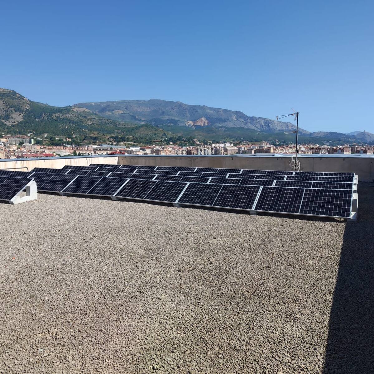 Alcoy ya genera una potencia de 340 kW para la red municipal tras incorporar una instalación fotovoltaica en el Teatre Calderón