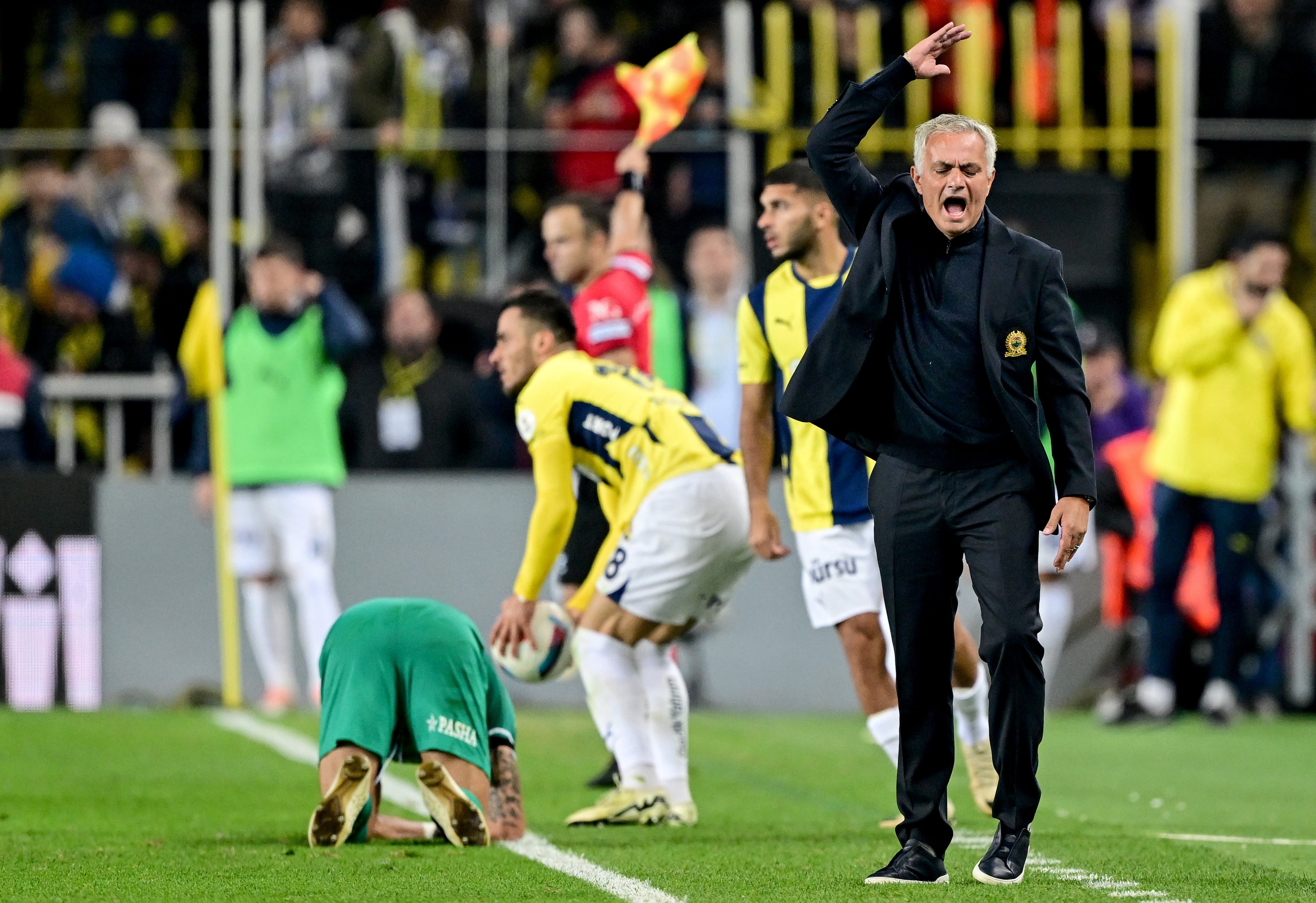 José Mourinho, muy enfadado con las decisiones arbitrales en la liga turca