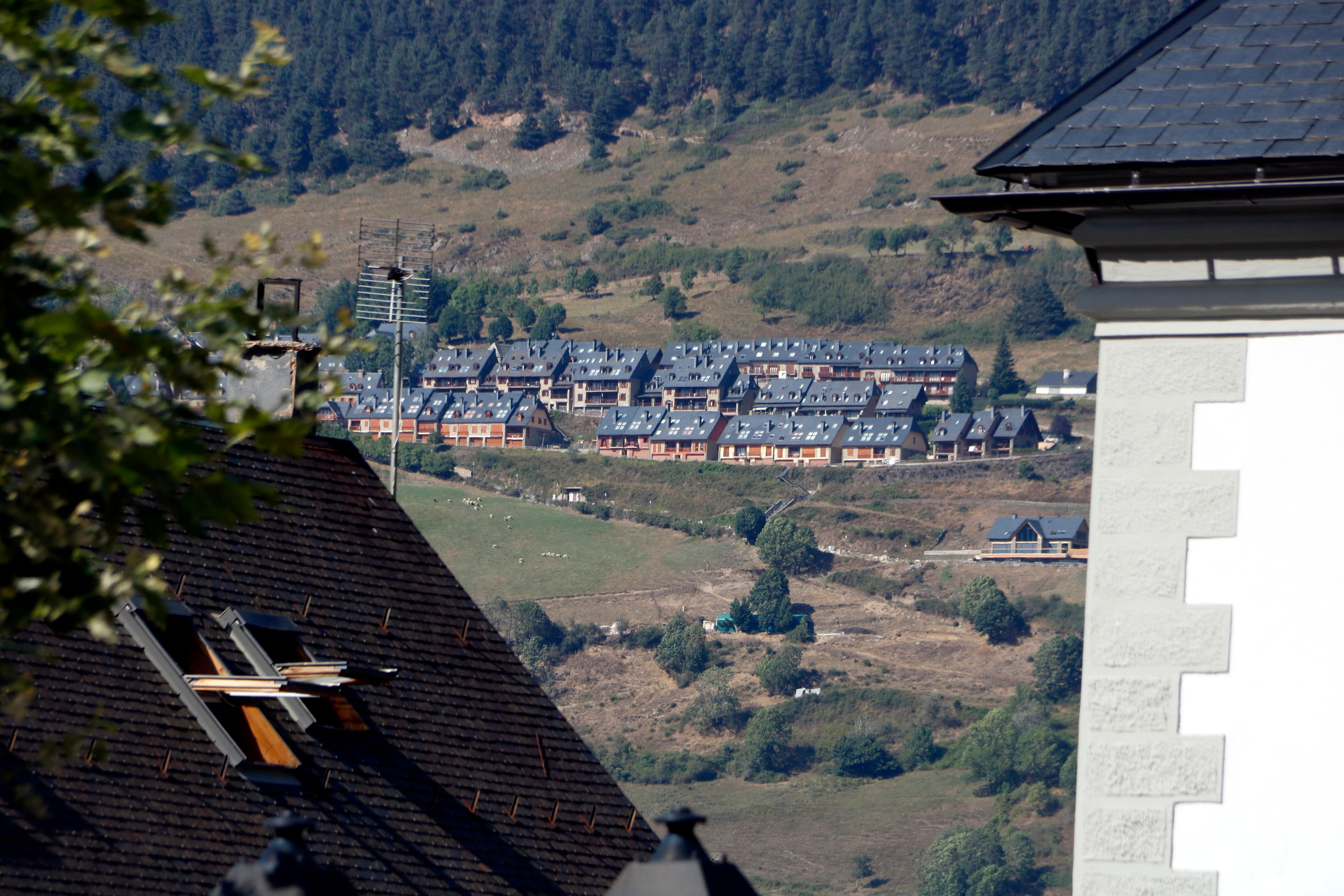 Al Pirineu -a la imatge, la Val d&#039;Aran- hi ha nombroses zones tensionades pels preus dels habitatges (lloguer i compra). En part, per la pressió dels pisos turístics.