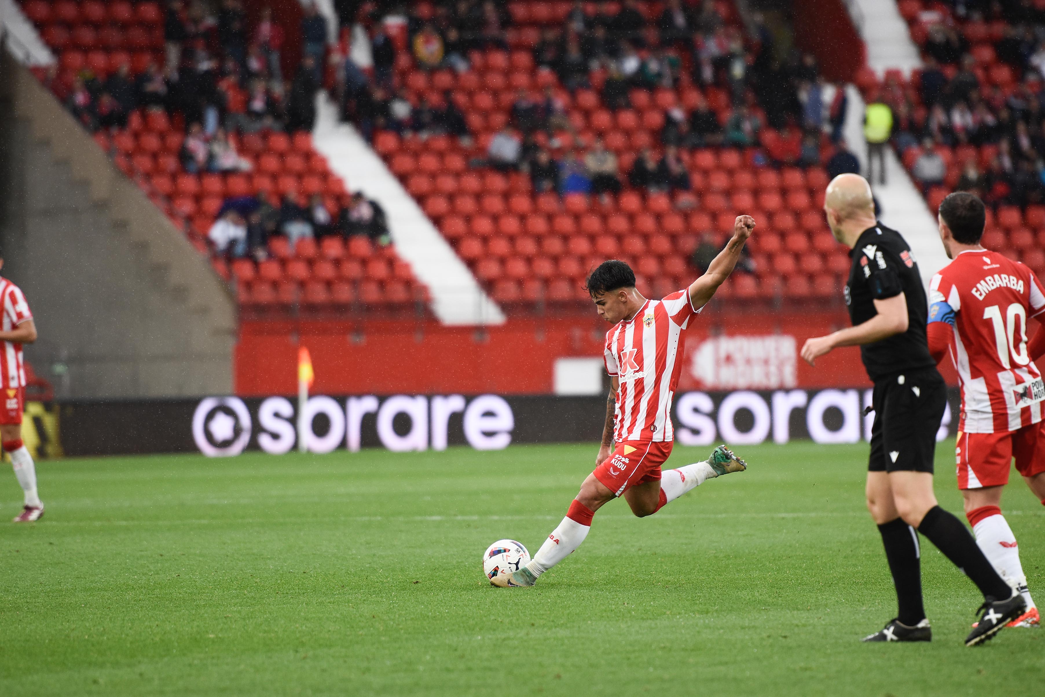 Marcos Peña es uno más en el Almería, pero podría volver al filial.