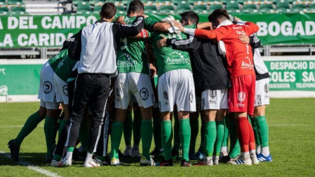 Jugadores del Sanluqueño celebrando uno de los goles