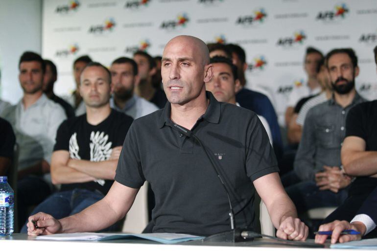 El presidente de la Asociación de Futbolistas Españoles (AFE), Luis Rubiales, durante la rueda de prensa ofrecida tras la huelga indefinida convocada