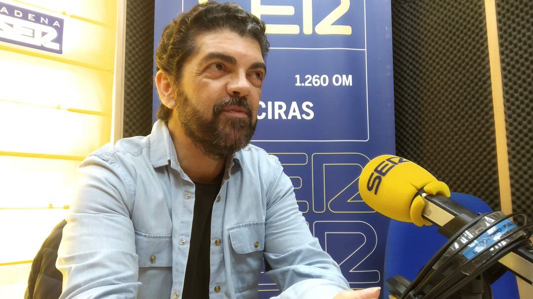 José Carlos Gómez hoy en los estudios de Radio Algeciras tras recibir la Antena de Oro de la emisora.