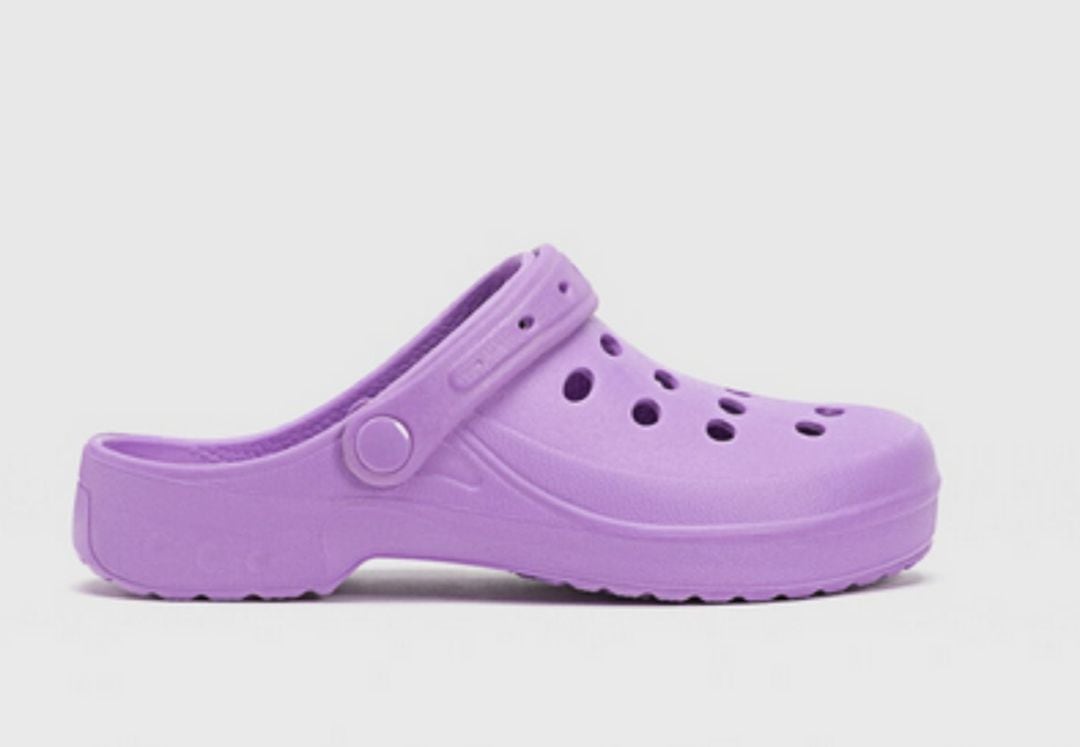 Las Crocs nunca volverán a ser igual: Balenciaga lanza una línea de Crocs con tacón para esta temporada.