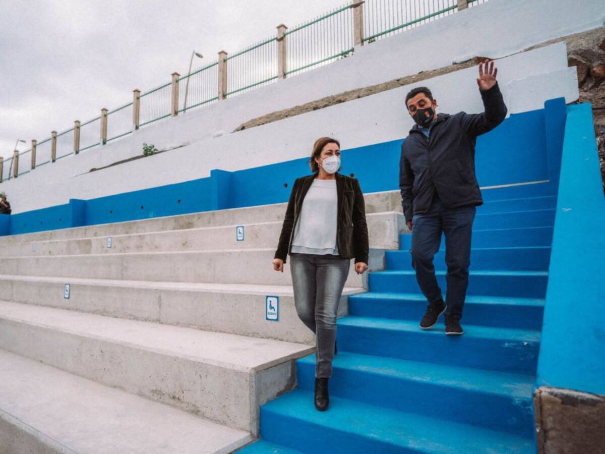 Arrecife remodela las gradas del campo de San Francisco Javier