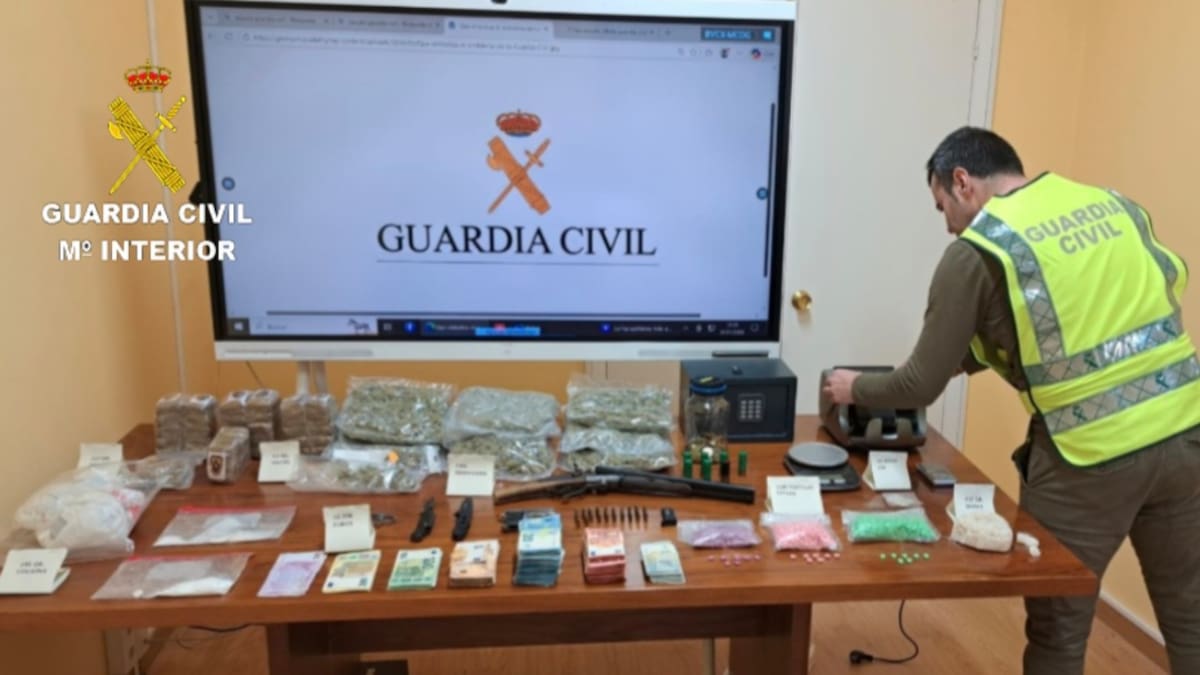 Detenidos dos hombres tras intervenir drogas, armas y dinero en un trastero de Salvaterra de Miño
