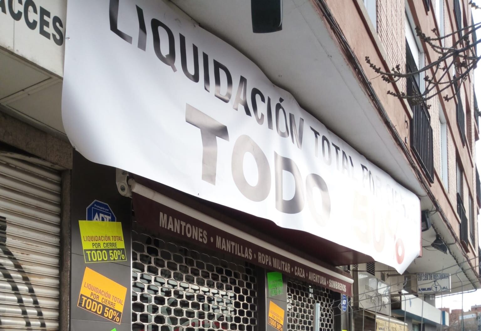 Liquidación por cierre del local Kaki, en la calle Panaderos