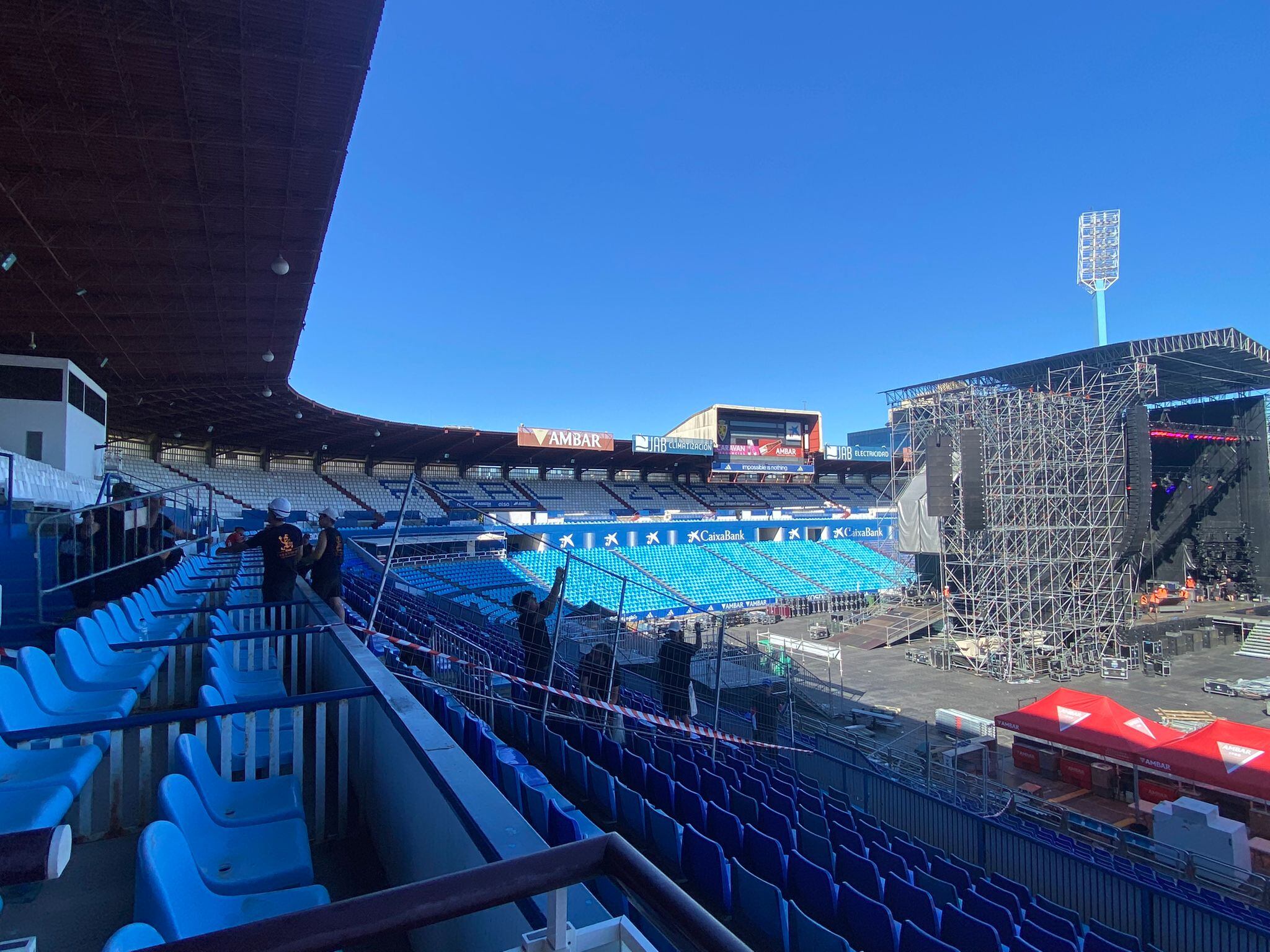 Preparativos del concierto de Bunbury en la Romareda