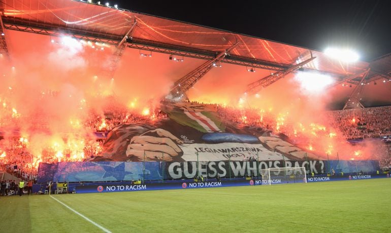 Aficionados del Legia Varsovia, en el partido ante el Borussia Dortmund.