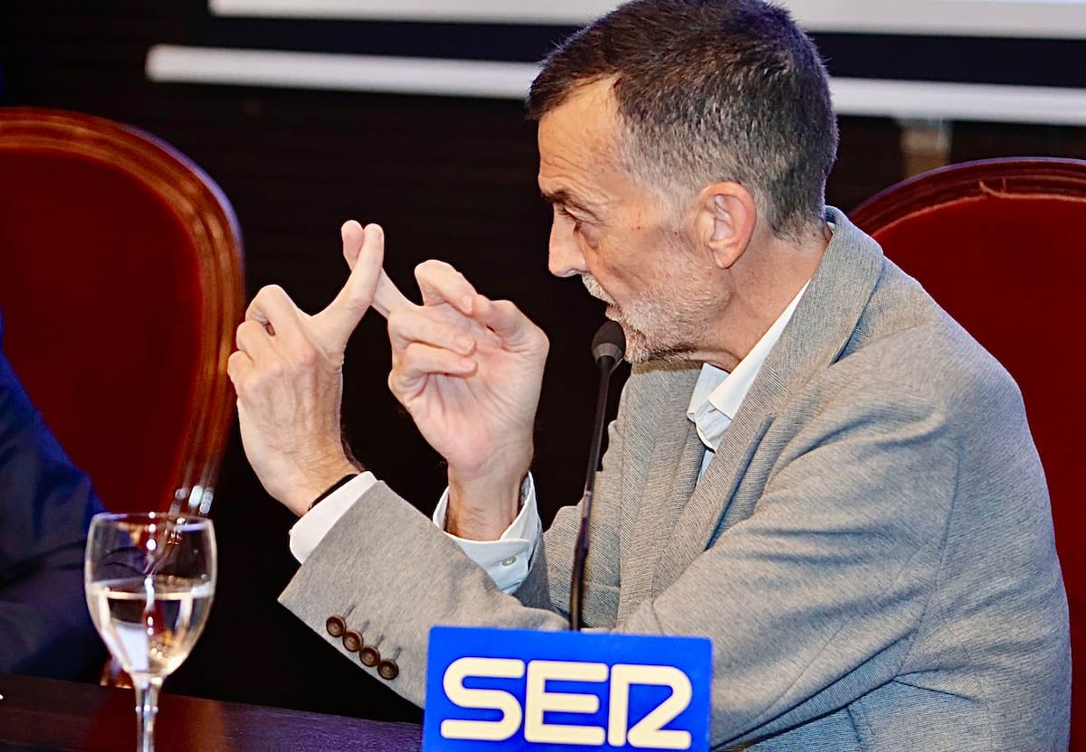 Foro con el candidato a la presidencia de la Junta de Por Andalucía, Antonio Maillo, celebrado en la Cámara de Comercio de Sevilla