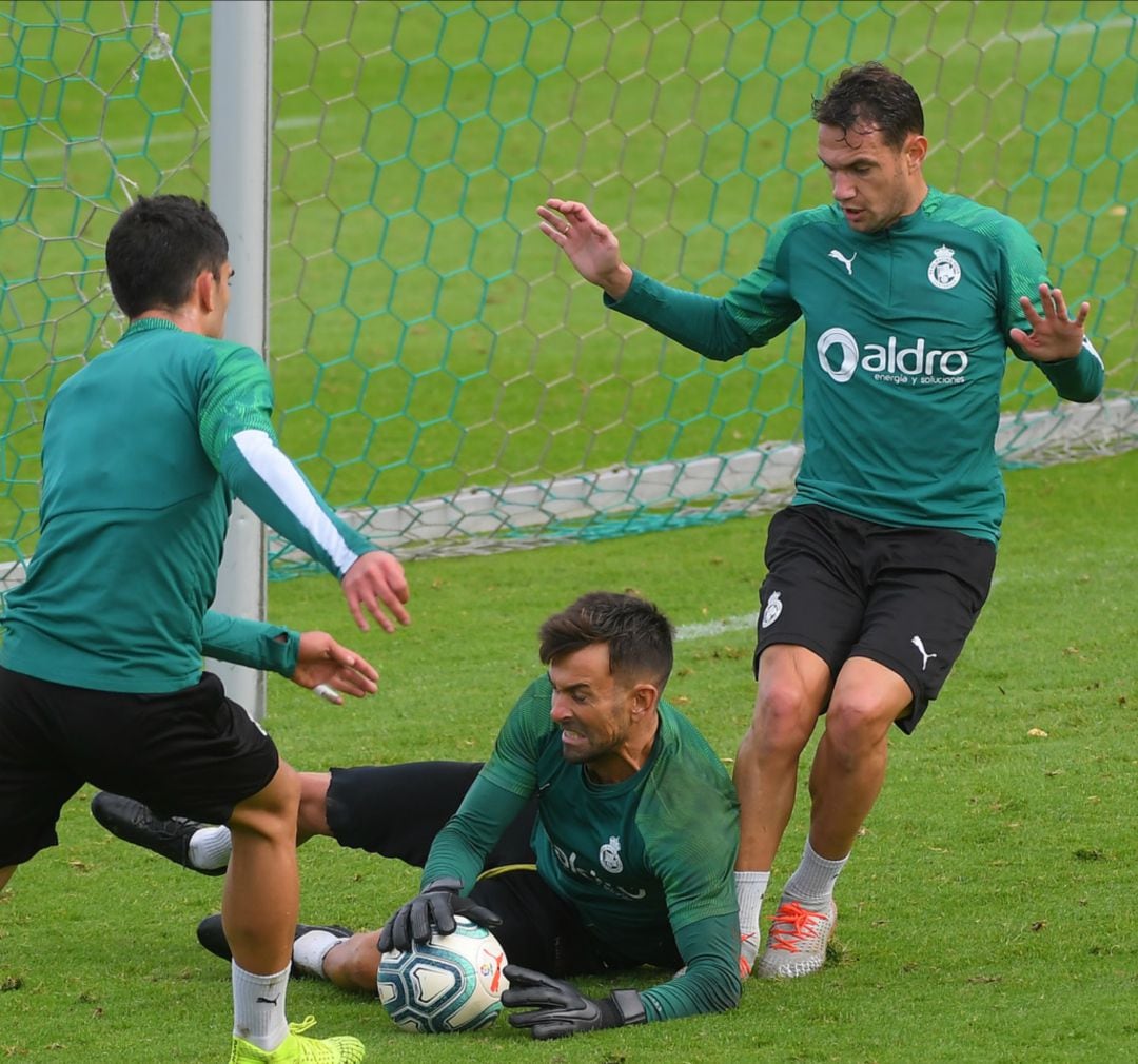 El capitán del equipo, recuperado de la rotura de peroné, ya se integra en los partidos.