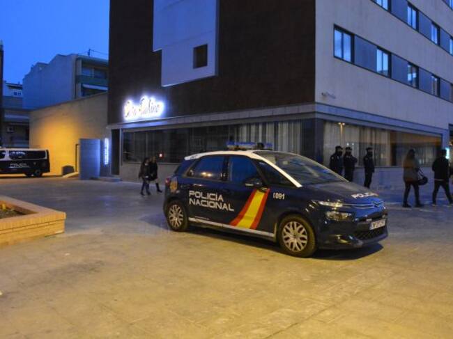 Al menos diez agentes de la Policía Nacional han acudido al acto de Vox Elda para evitar incidentes