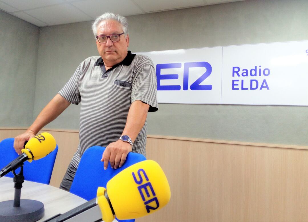 Antonio Poveda, director del Museo Arqueológico de Elda, en el estudio de Radio Elda