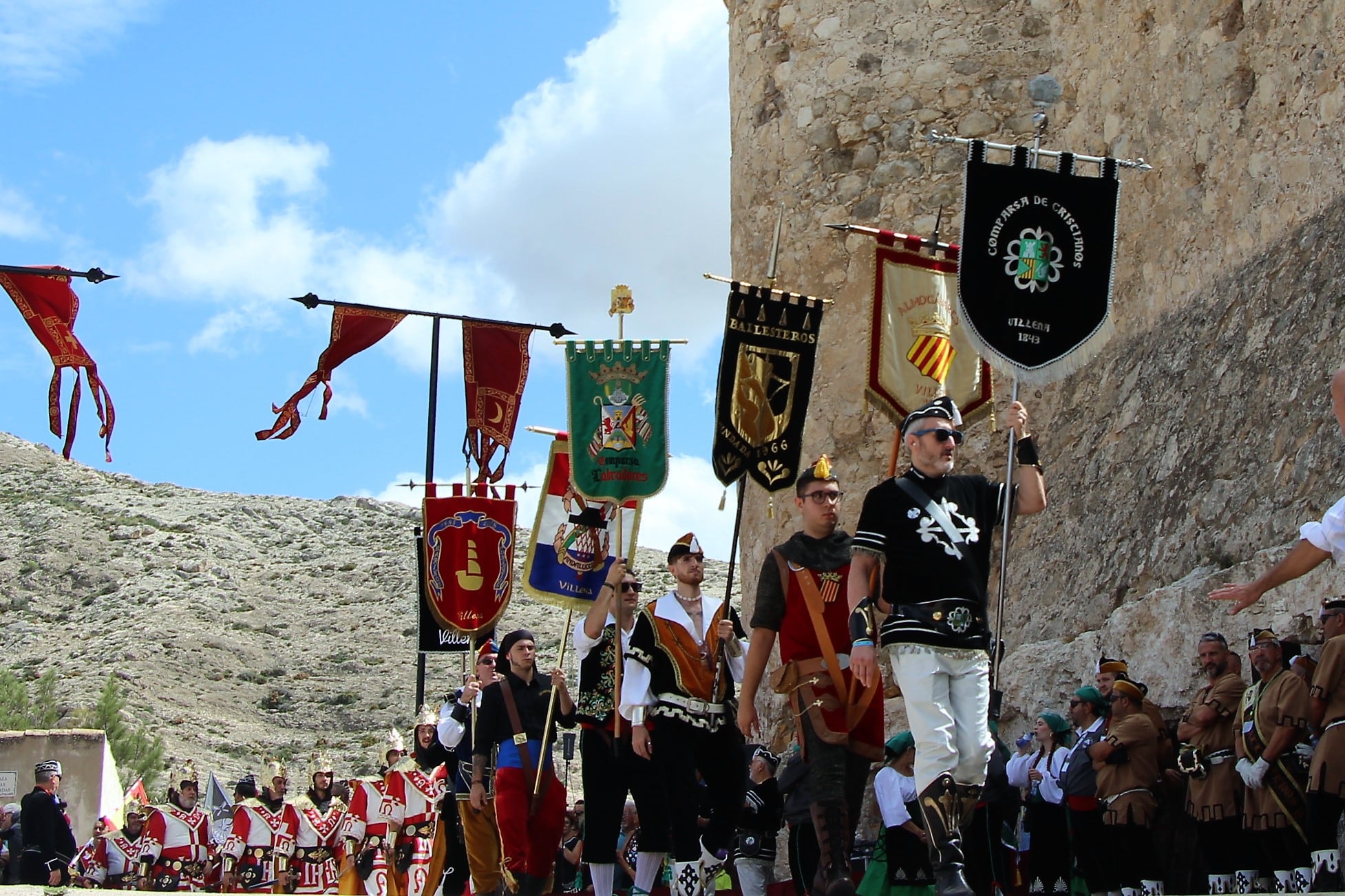 Las Comparsas llegan al castillo