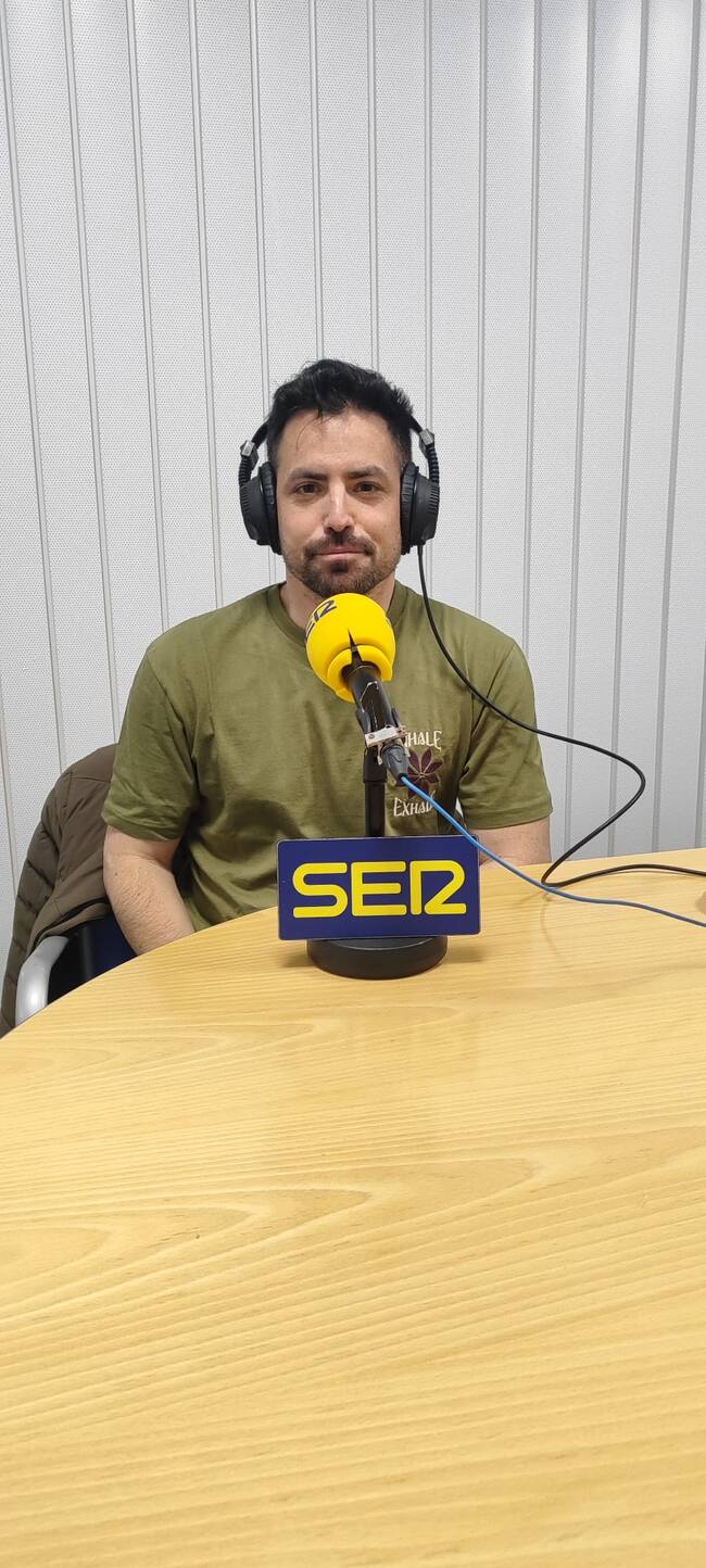 Francisco Albert, concejal de deportes, en los micrófonos de Ser Aragón Oriental.