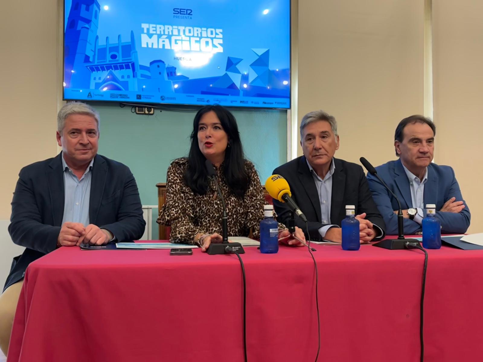 Enrique Mored, Lorena Orduna, Ricardo Oliván y José Mª Tejerina, en la presentación de Territorios Mágicos de la Cadena SER en Huesca