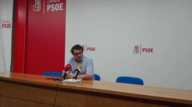 Tomás del Bién en la sede provincial del PSOE