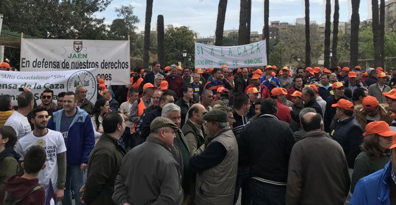 Asistentes a la concentración a favor de la caza.