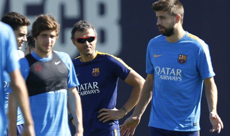 Luis Enrique recupera a Piqué para el encuentro ante el Celta.