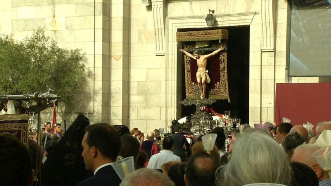 Imagen de la salida del Cristo de la Colegiata