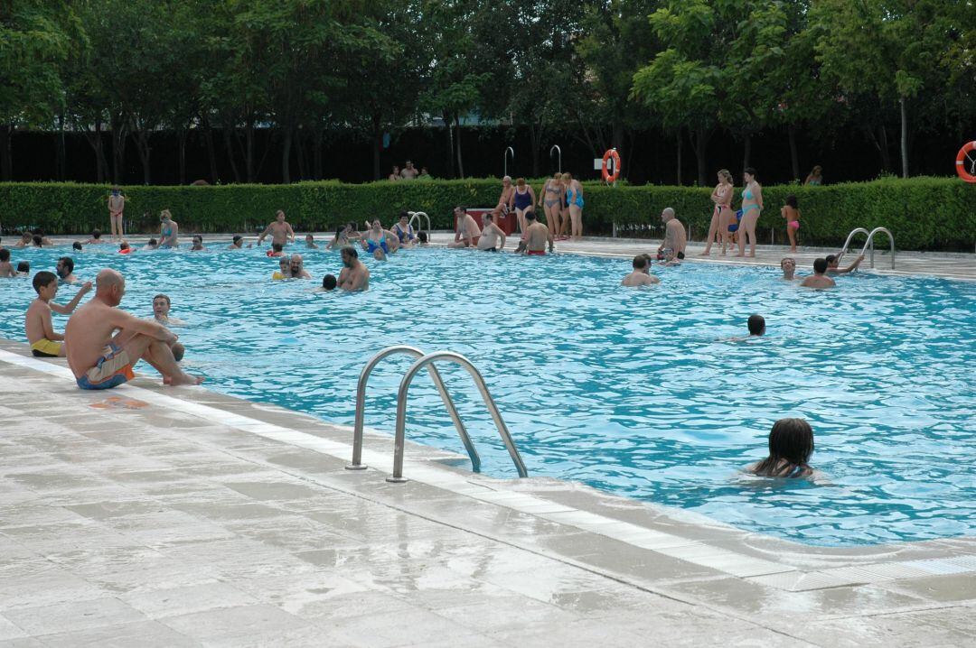 Pese al positivo detectado, el Patronato de Deportes de Fuenlabrada decidió mantener abierta la piscina al público, si bien procedió inmediatamente desinfectar de manera integral las instalaciones.