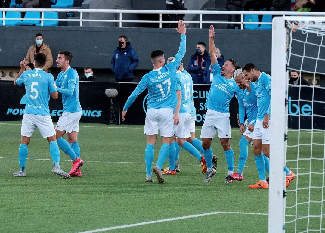 Sergio Castel celebra uno de los cinco goles del Ibiza al Celta