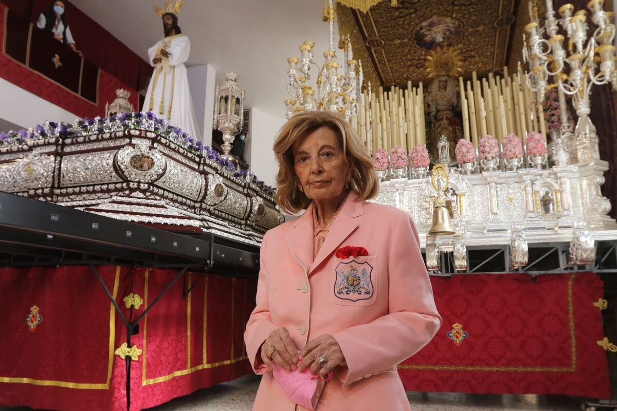 María Teresa Campos, en la Semana Santa de Málaga, visitando los tronos de la Cofradía del Cautivo en abril de 2022