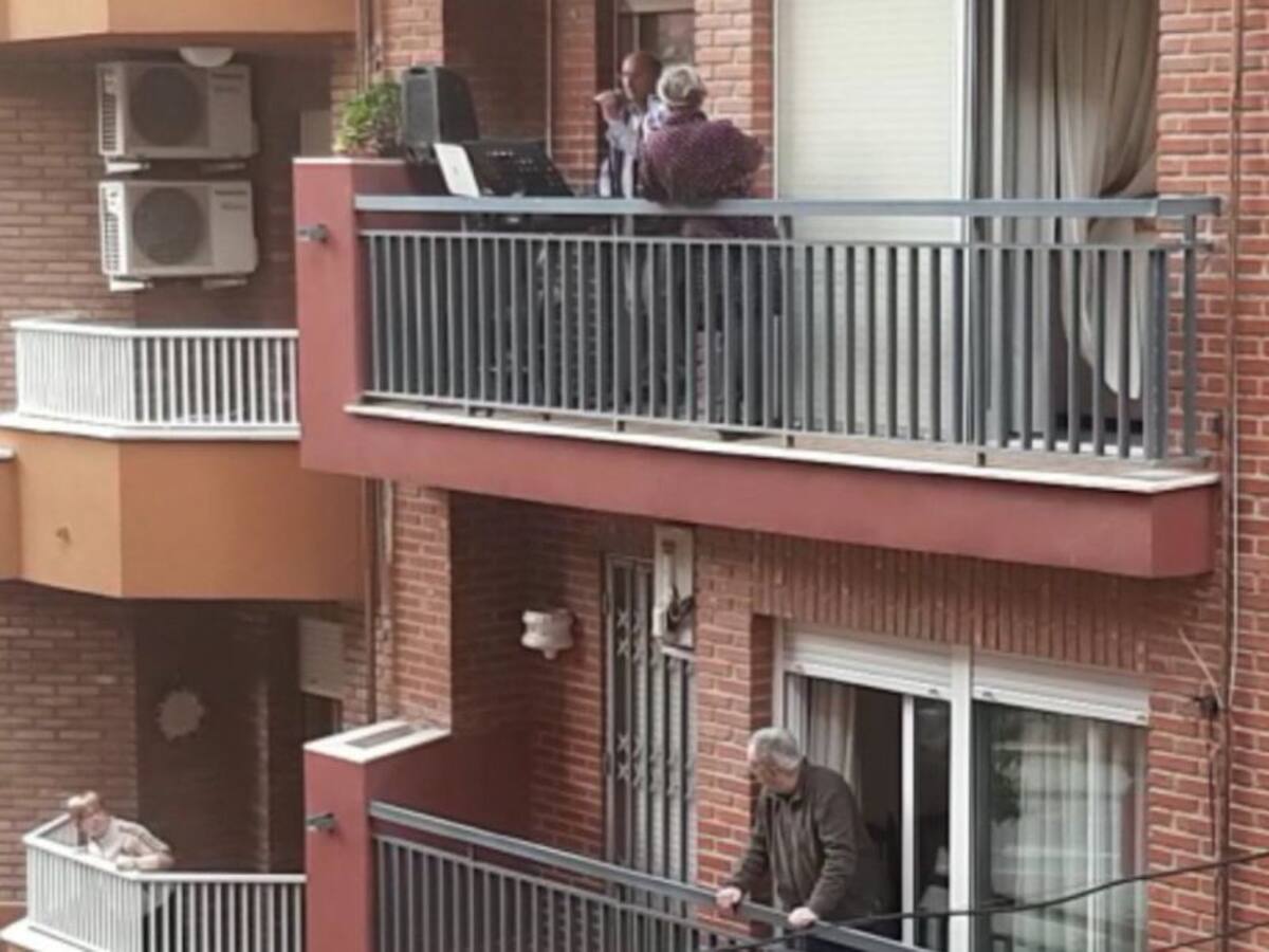 "Cuéntame" cómo llevas la cuarentena desde tu balcón