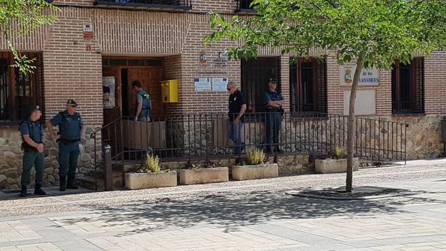 Registro del ayuntamiento de Fontanar por parte de la Guardia Civil