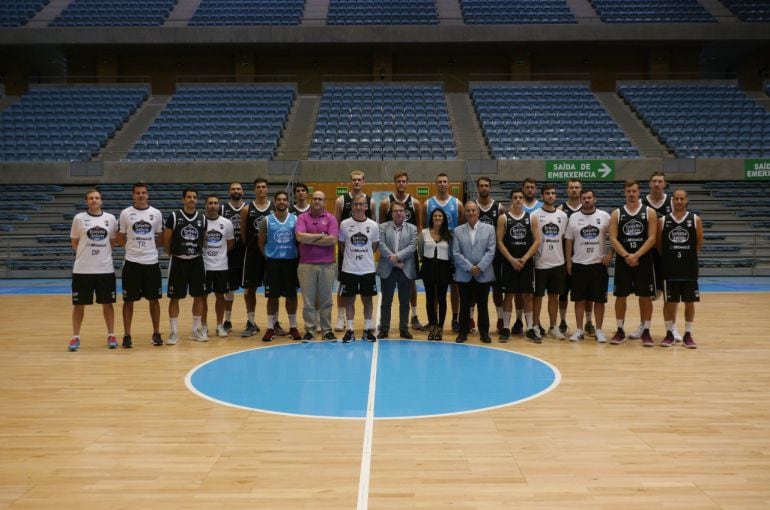 Plantilla, cuerpo técnico y directivo del Monbus Obradoiro