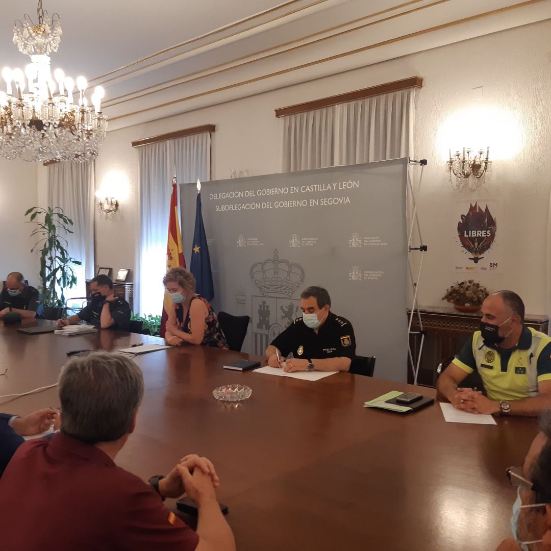 Reunión en la Subdelegación del Gobierno para concretar el dispositivo contra incendios.