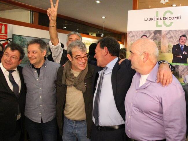 Josep Vila (centre) i Julià Call (e) acompanyats del president del grup demòcrata, Ladis Baró, i el ministre d'exteriors taronja, Gilbert Saboya.