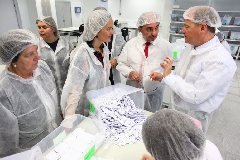 El Presidente Lambán se ha referido a la situación política del país en la visita realizada a la empresa CertTest Biotec, en San Mateo de Gállego