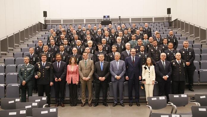 Foto de familia tras el acto