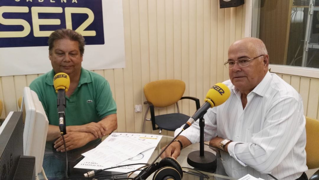 Manuel Cazorla y Pedro García, de la Federación de Asociaciones de vecinos Solidaridad, este miércoles en Radio Jerez