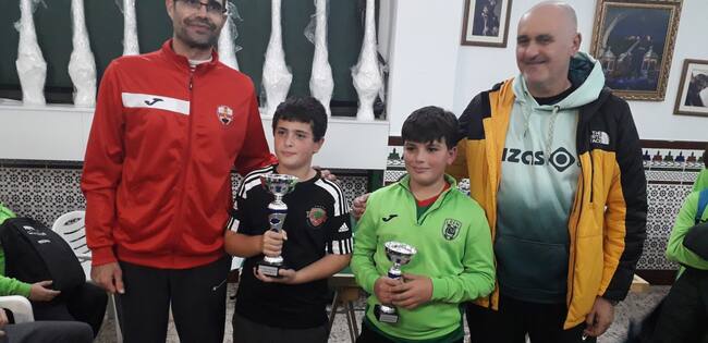 Podium Sub 16 junto al concejal de Deportes de Tabernas.
