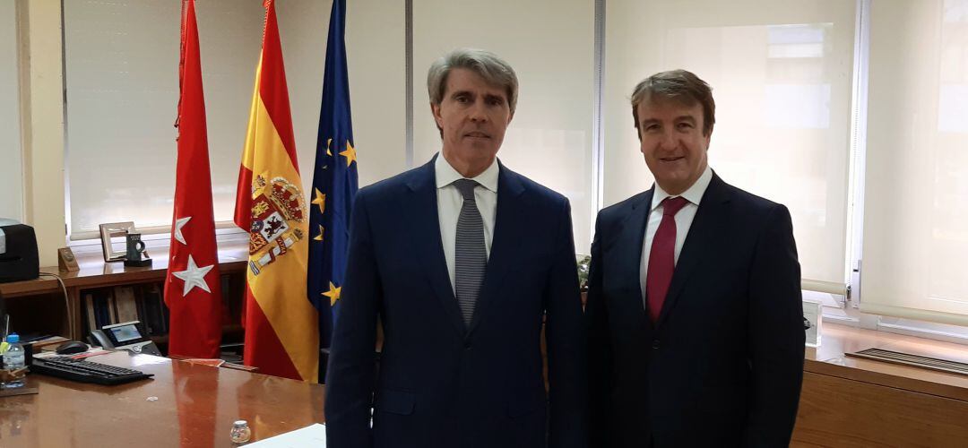 Reunión entre Ángel Garrido, consejero de Transportes y Jesús Moreno, alcalde de Tres Cantos