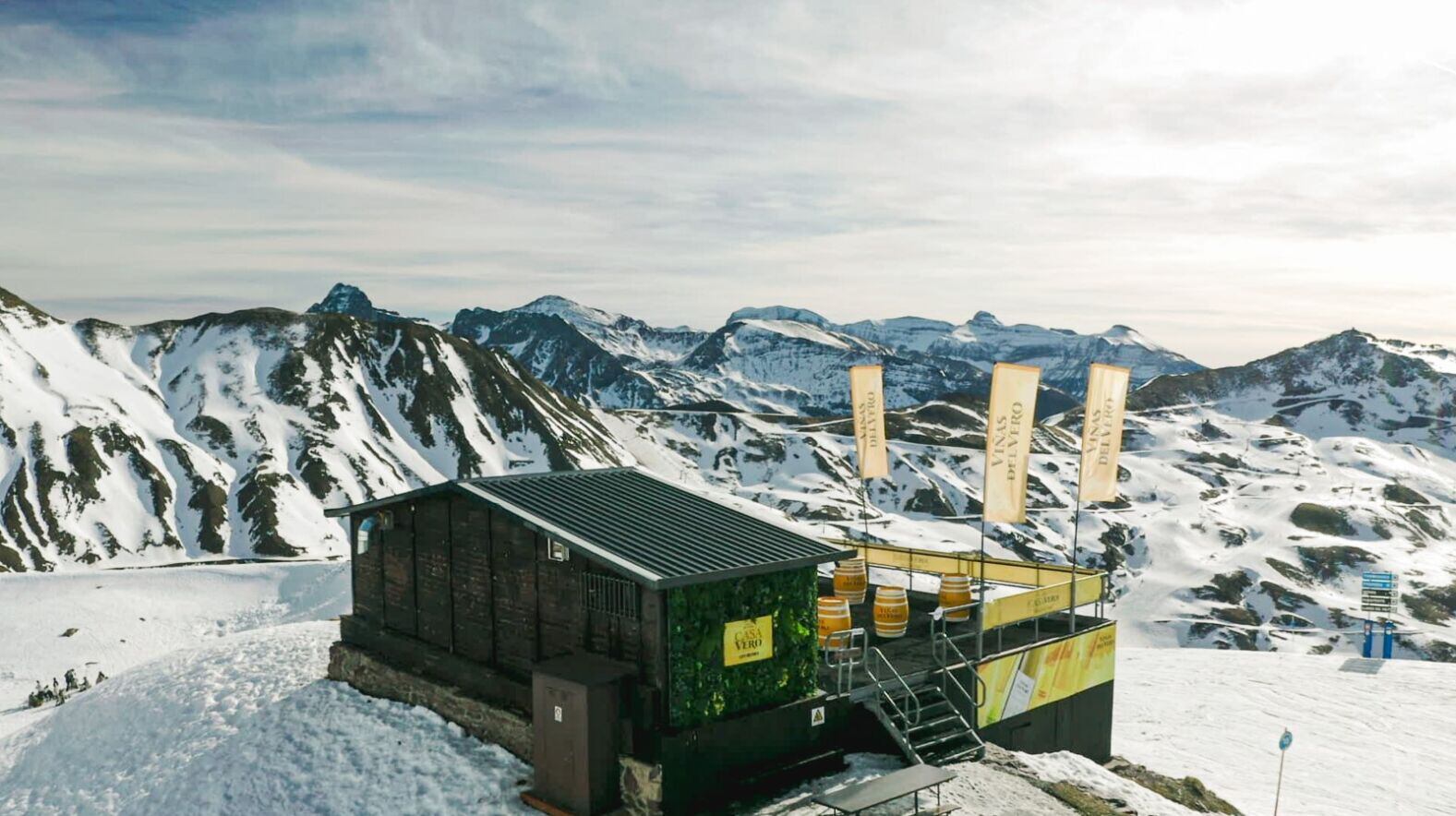 Con música y vino a 2000 metros de altitud en la estación de Astún