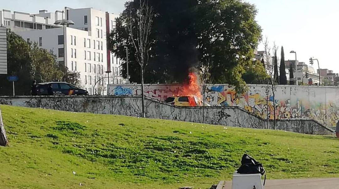 El coche de Tere apareció ardiendo en las cercanías de la Glorieta Olímpica