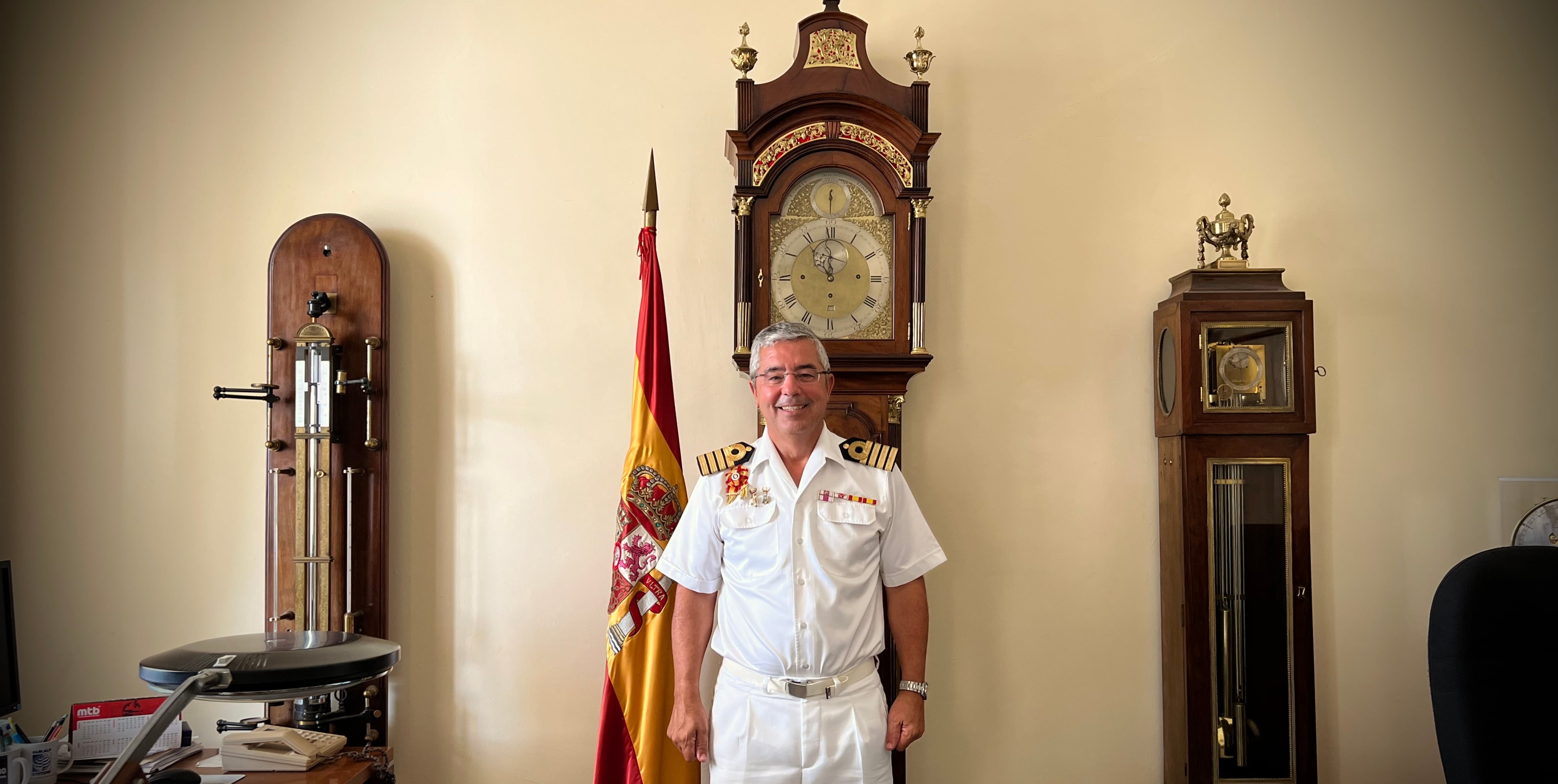 El comandante director del Real Instituto y Observatorio de la Armada, el capitán de navío Antonio Ángel Pazos García