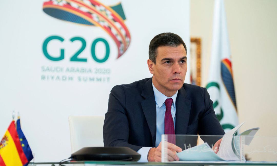 El presidente del Gobierno, Pedro Sánchez, participa por videoconferencia en la cumbre de líderes del G20 .