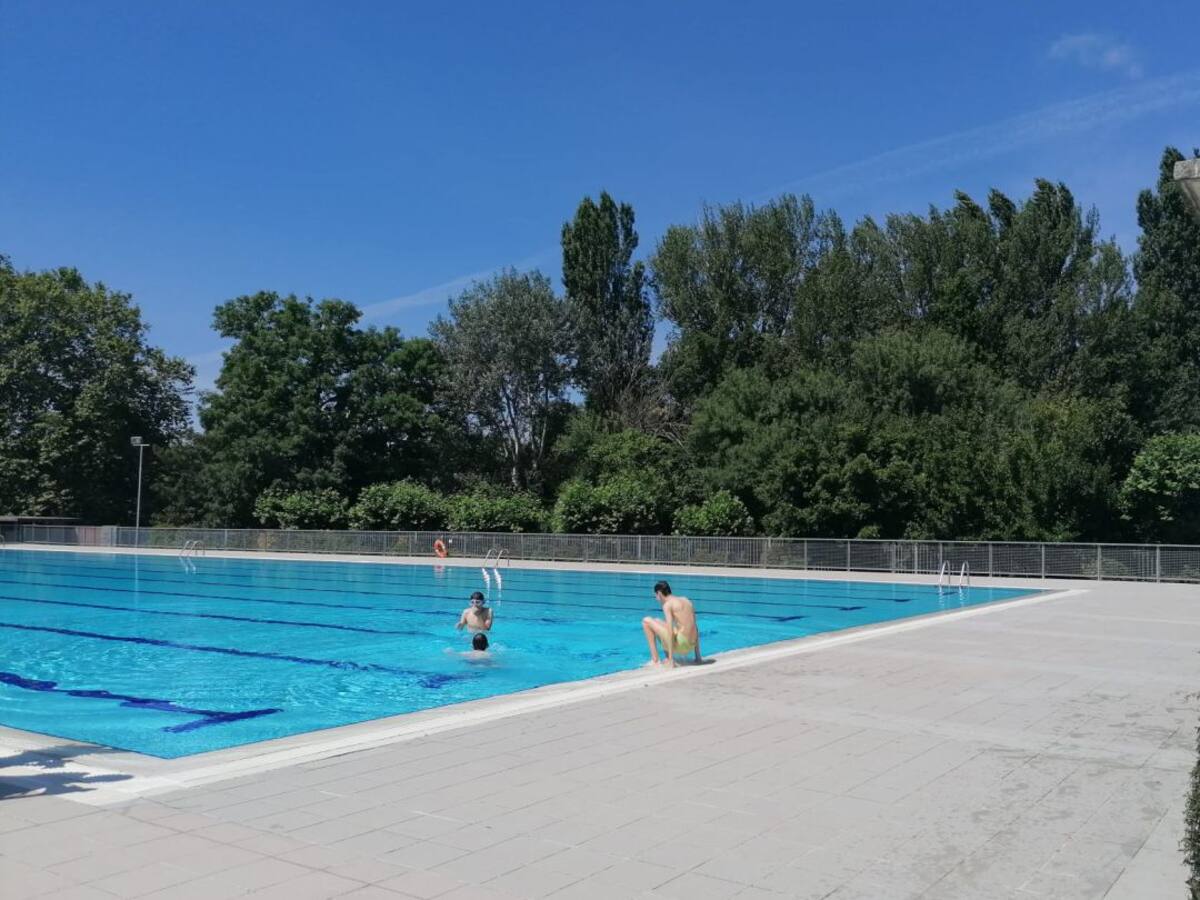 Sin turnos para las piscinas municipales de Pamplona pero con una app móvil para consultar el aforo